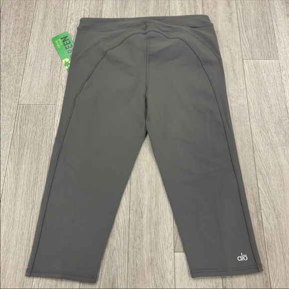 Alo airbrush capris leggings! - Picture 4 of 11